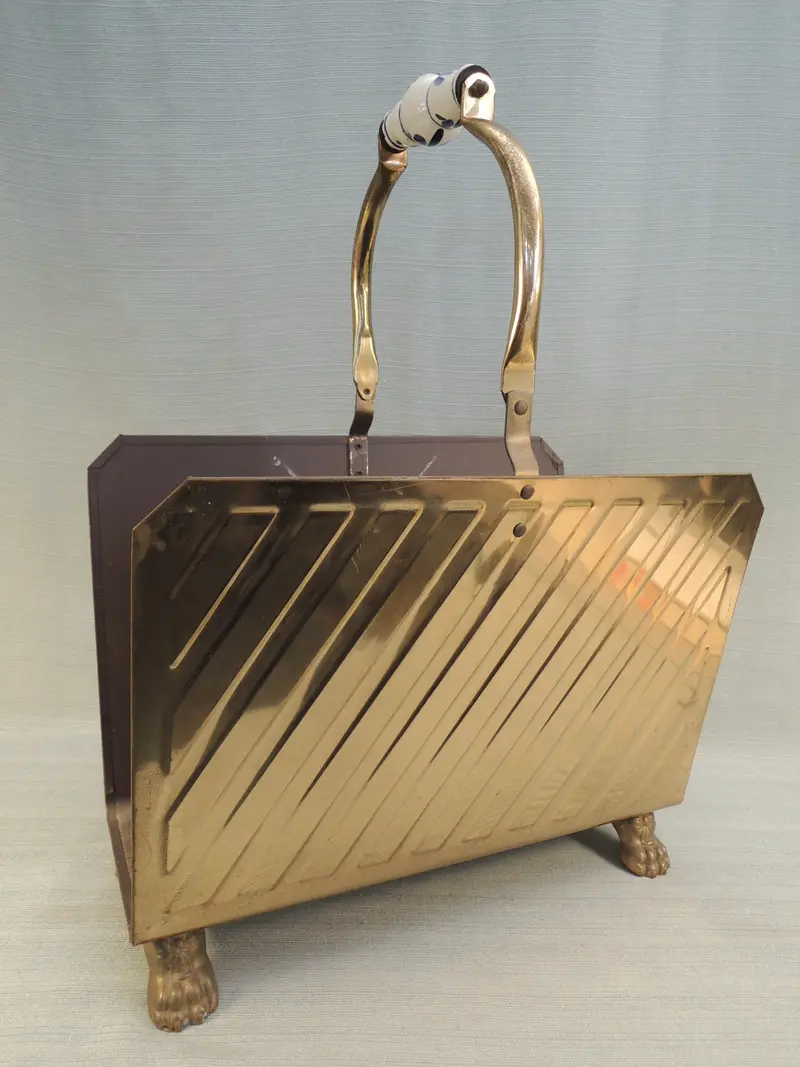 Antique Brass Magazine Stand With Lion-Claw Feet And Dreft-Style Handle 1