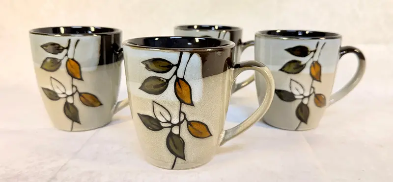 Pfaltzgraff Rustic Leaves Ceramic Mug Set – Four-Piece Ensemble 1
