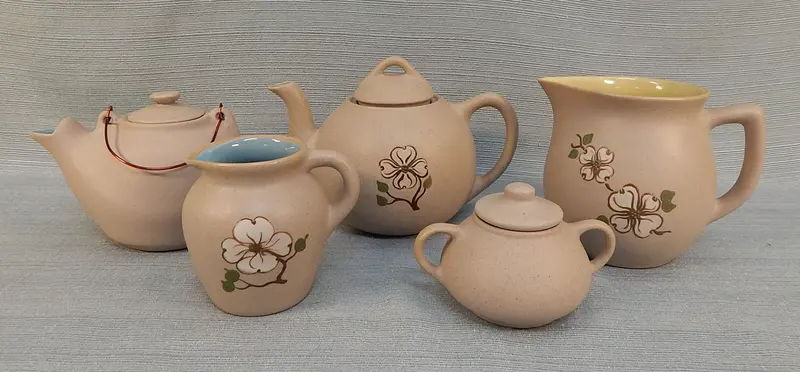 Pigeon Forge Pottery Assortment – Five Handcrafted Items 1