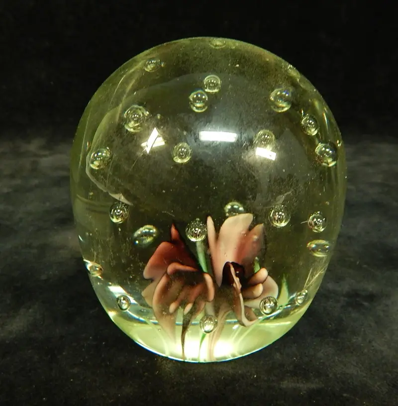 Pink Floral Art Glass Paperweight – Handcrafted Sculptural Desk Accent 1